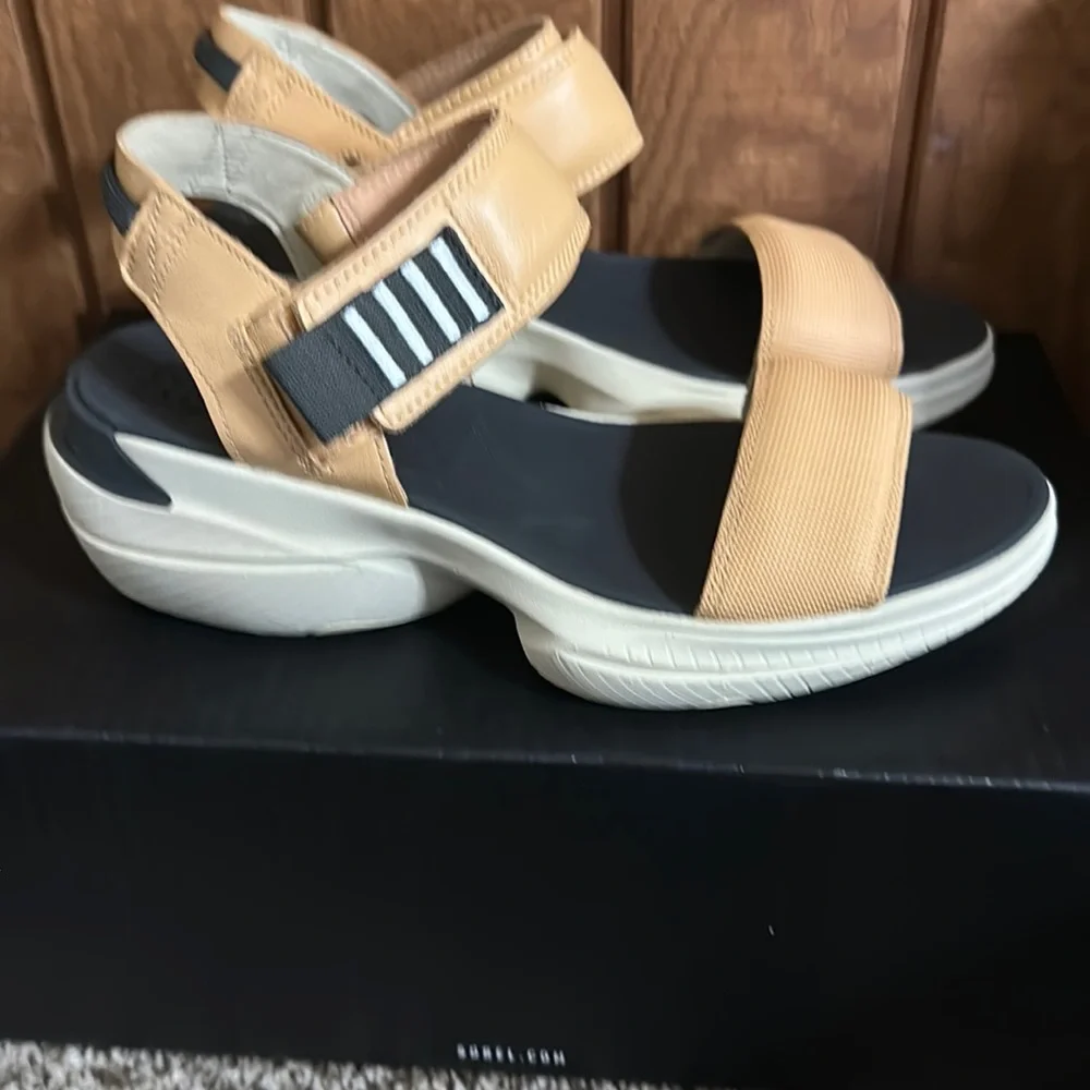 SOREL WOMEN’S EXPLORER BLITZ STRIDE SANDAL: ORANGE/YELLOW/GRAY: NIB: SZ 8